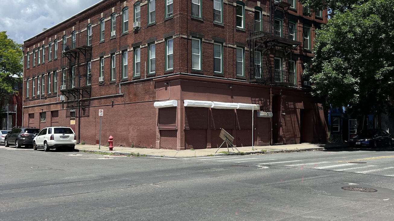 393 Main St, Holyoke, MA 01040