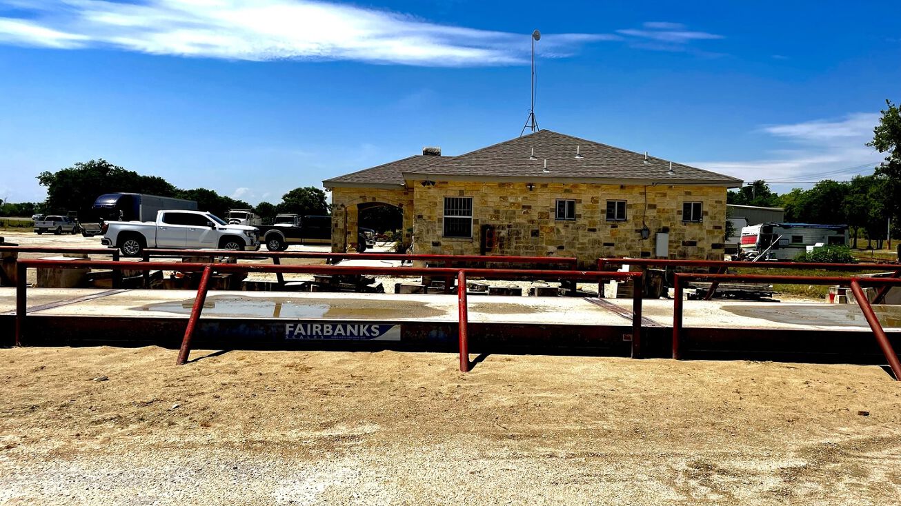 8635 S Loop 1604 E, Elmendorf, TX 78112