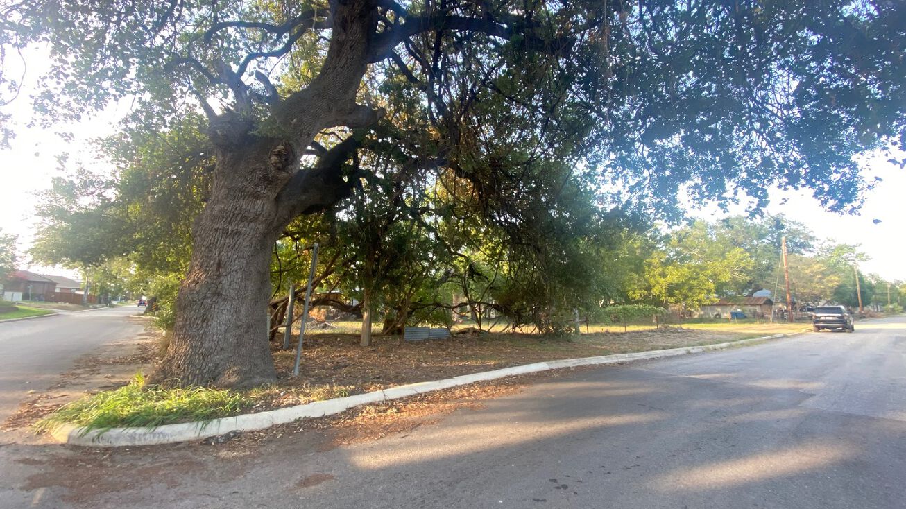 222 Jeff St, Pleasanton, TX 78064