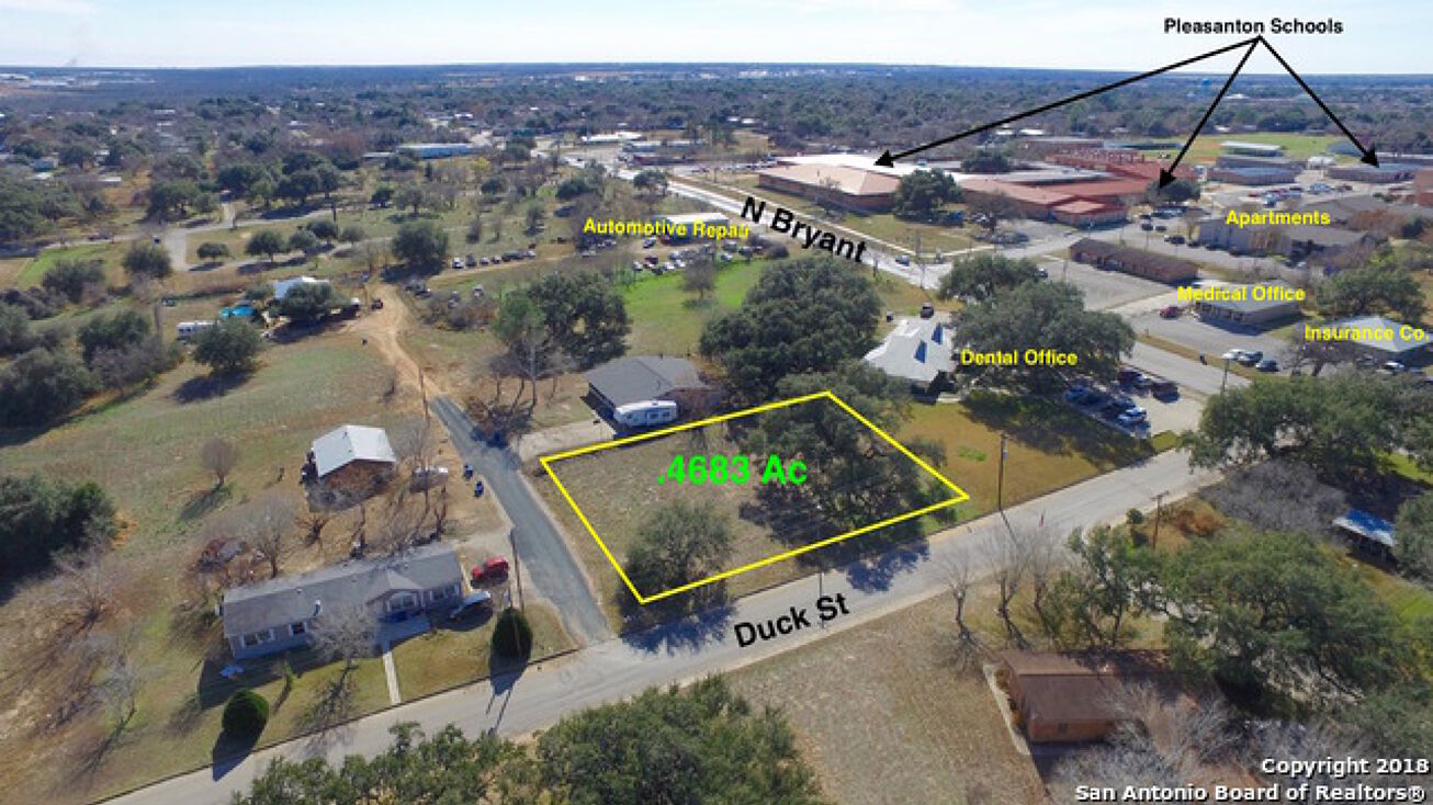 621 Duck St, Pleasanton, TX 78064