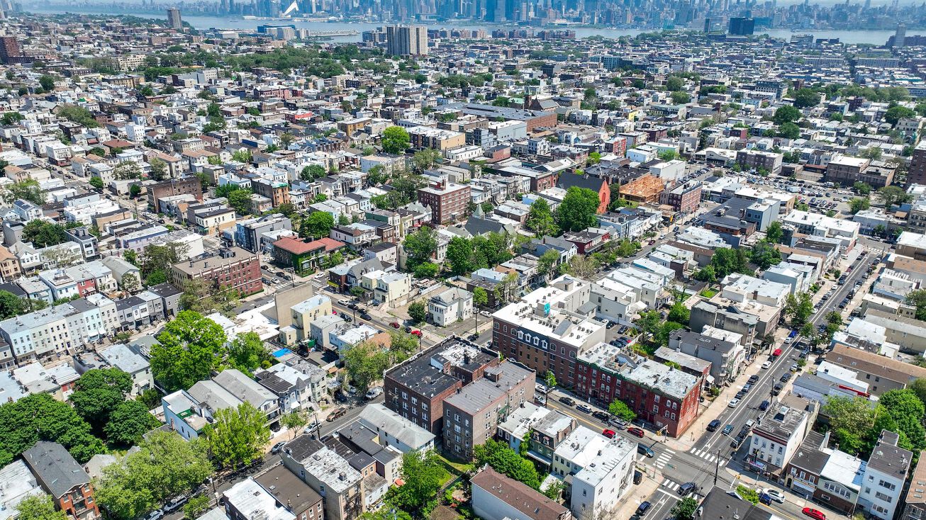 973 Summit Ave, Jersey City, NJ 07307