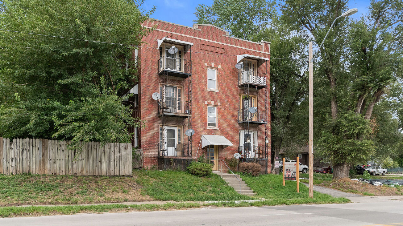 4012 E 12th St, KCMO, MO 64127