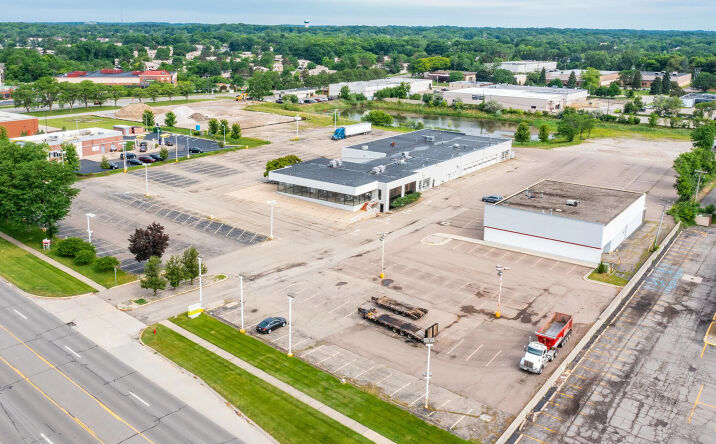 Pictures of Retail property located at 35200 Grand River Ave, Farmington Hills, MI 48335 for sales - image #1
