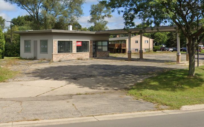 Pictures of Retail property located at 2355 S Commerce Rd, Commerce Charter Township, MI 48390 for sales - image #1