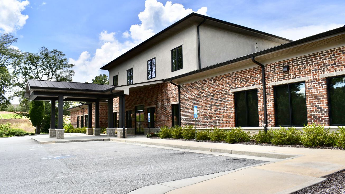 1640 Jesse Jewell Pkwy SE, Gainesville, GA 30501