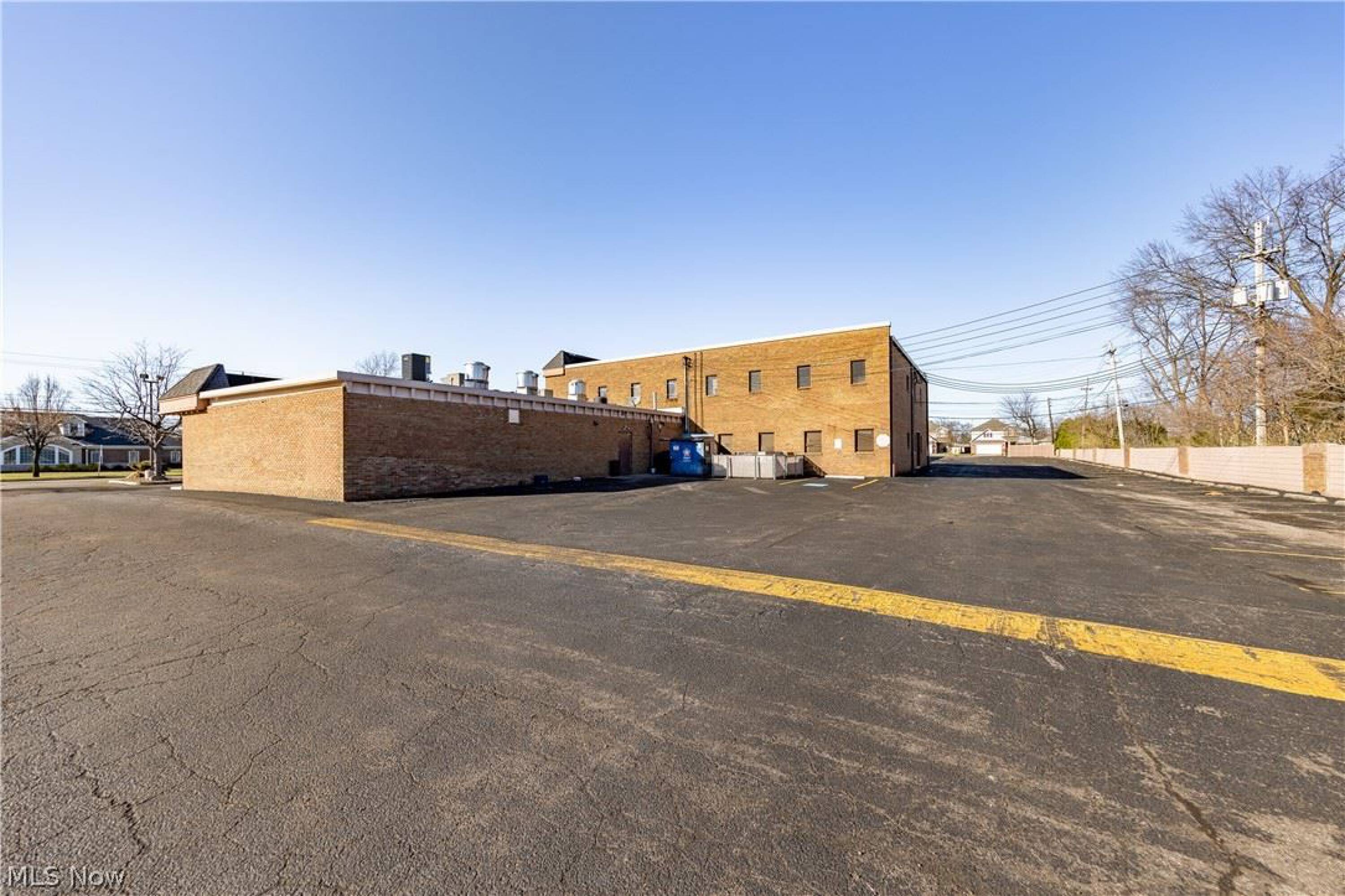7515 PEARL RD Cleveland OH 44130-6460 APN: 37412067 | Crexi.com