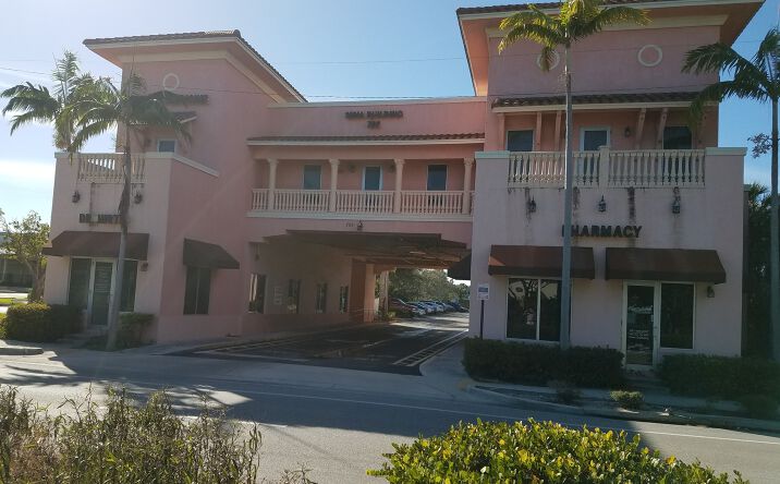 Pictures of Office property located at 709 S Federal Hwy, Boynton Beach, FL 33435 for sales - image #1