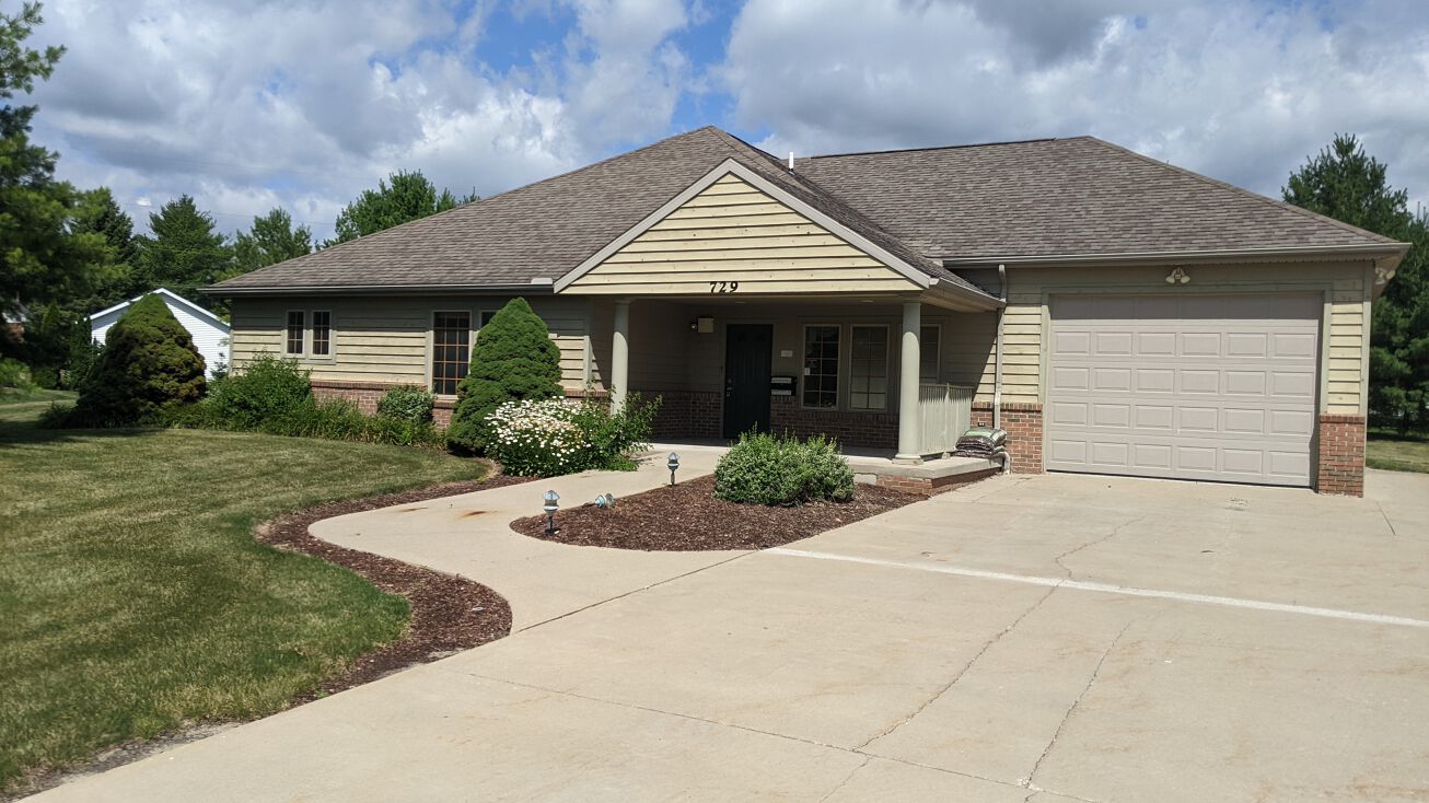729 Parkside Dr, Wauseon, OH 43567