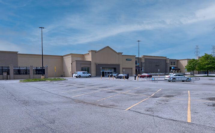 Pictures of Retail property located at 7100 Raggard Rd, Louisville, KY 40216 for sales - image #1