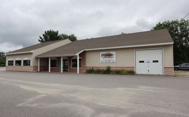 image of property at 999 CENTER ST Auburn ME 04210-6456