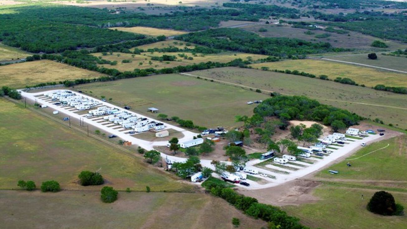 454 County Rd 136, Kenedy, TX 78119