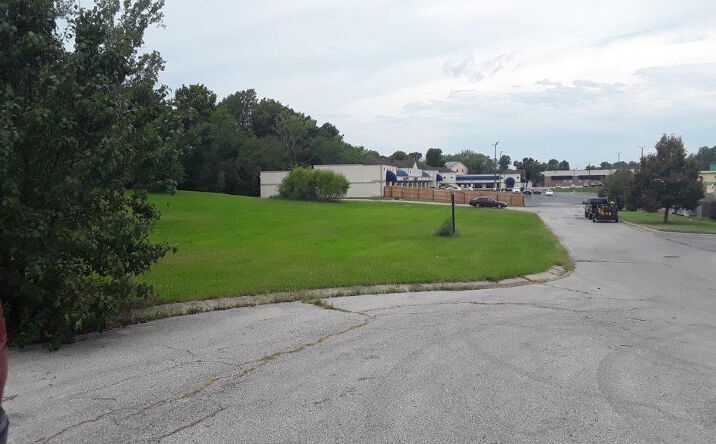Pictures of Land property located at 17737 E US Hwy 40, Independence, MO 64055 for sales - image #1