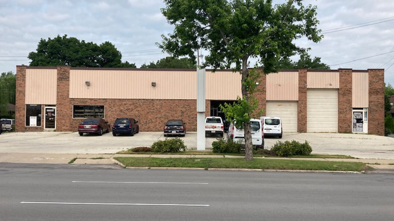 2367 S 108th St, West Allis, WI 53227