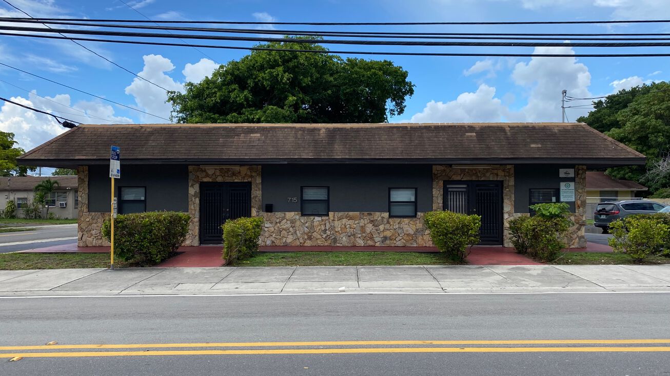 715 NW 1st St, Dania Beach, FL 33004