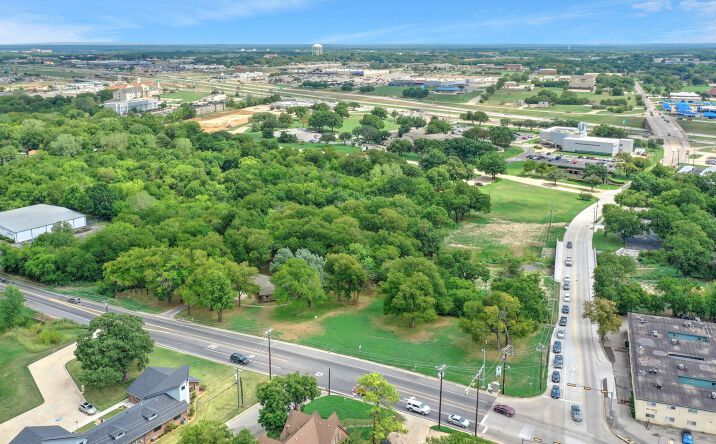 Pictures of Land, Mixed Use, Office, Retail, Special Purpose property located at 2625 N Travis St, Sherman, TX 75092 for sales - image #1
