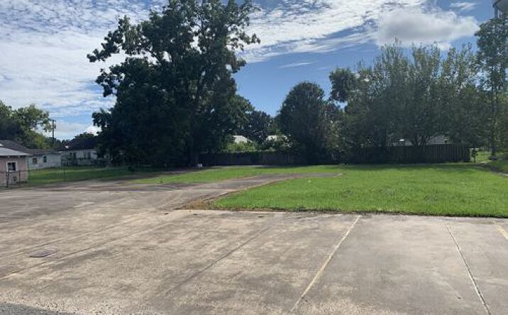 Pictures of Land property located at 213 N Charles Campbell St, Abbeville, LA 70510 for sales - image #1