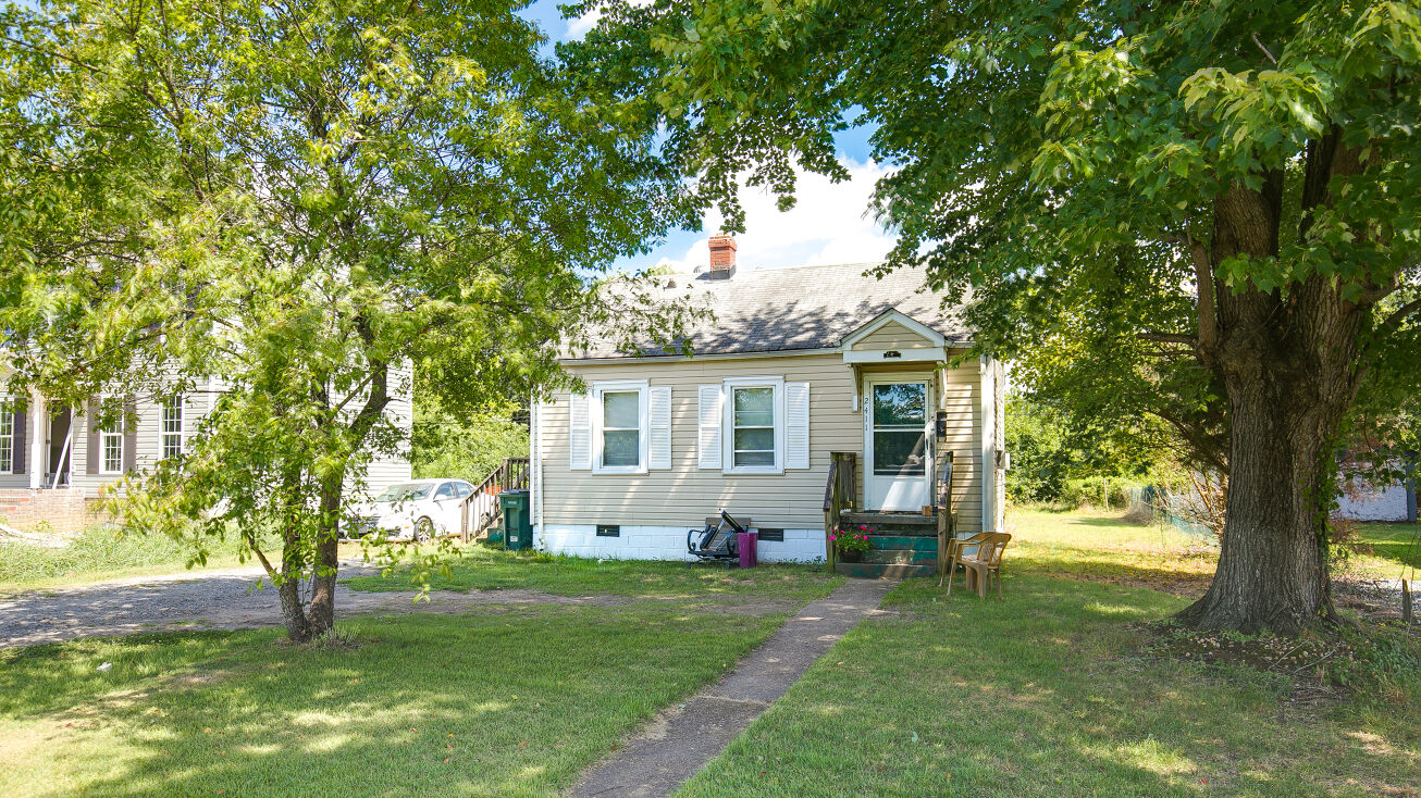 2411 Gordon Ln, Richmond, VA 23223