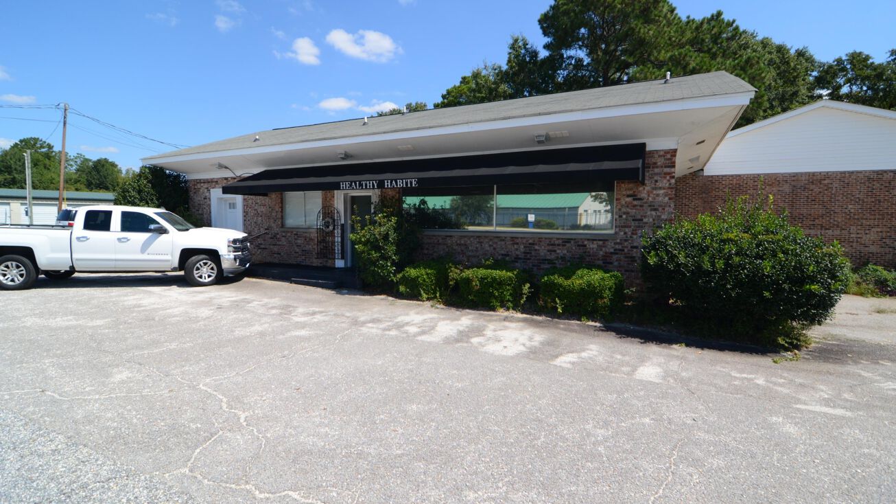 2632 Broad St, Camden, SC 29020