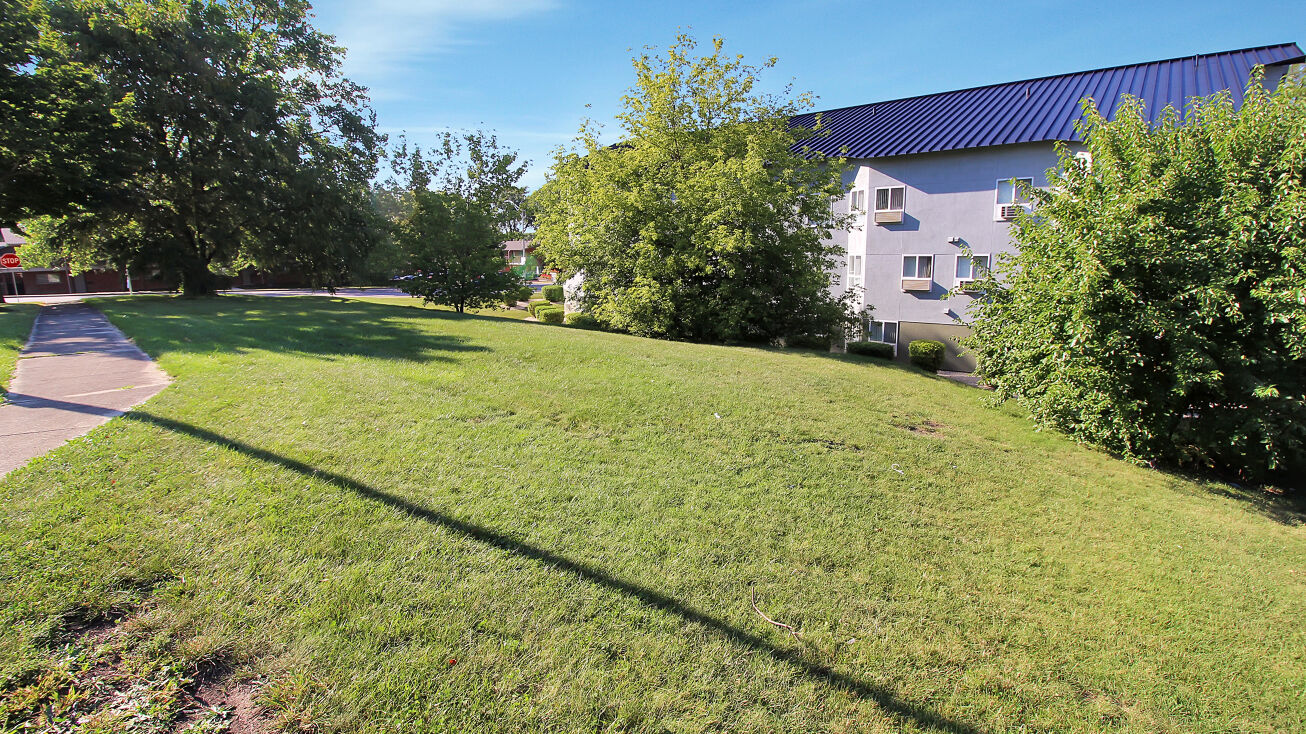 1161 S Finley Rd, Lombard, IL 60148