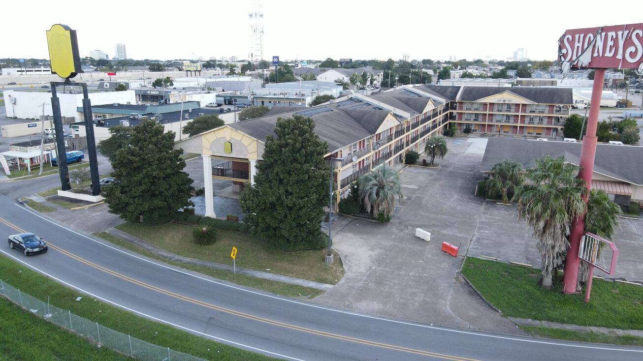 2421 Clearview Pkwy, Metairie, LA 70001