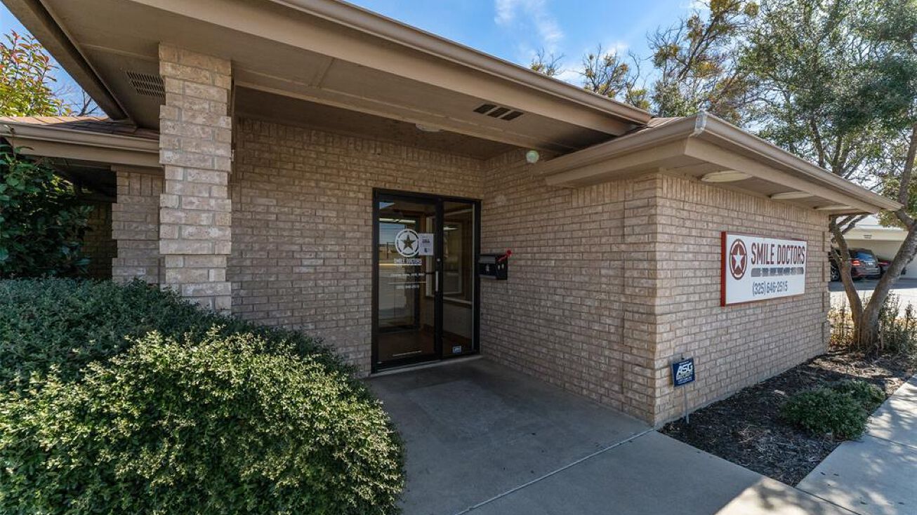 2414 Crockett Dr, Brownwood, TX 76801 Office Property for Sale 2414