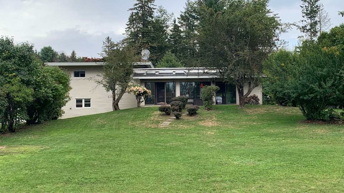 548 Blackstream Rd, Hermon, ME 04401