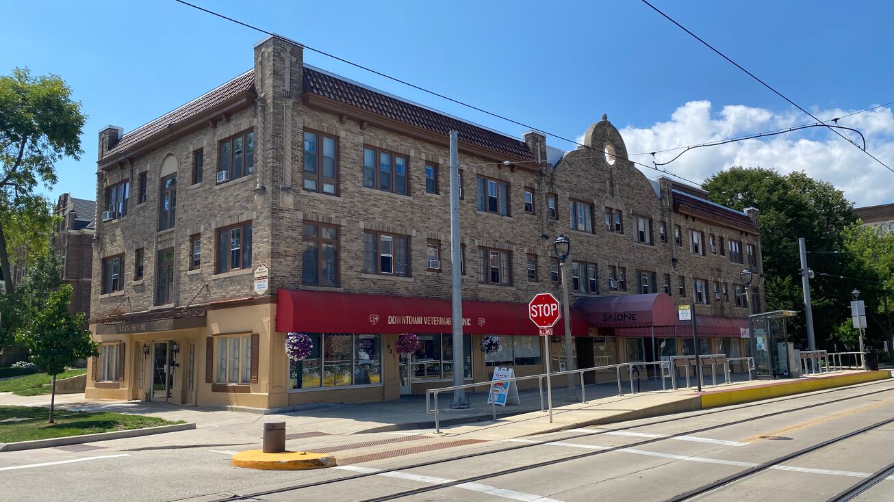 1345 N Astor St, Milwaukee, WI 53202