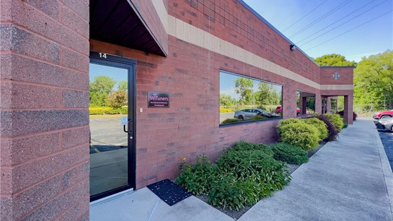 30405 Solon Rd, Solon, OH 44139