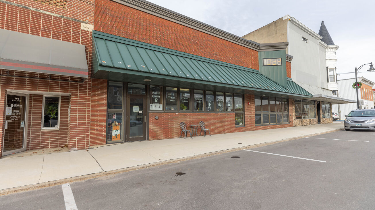 106 W 1st St, Sumner, IA 50674 Retail Property for Sale 106 W 1st St.