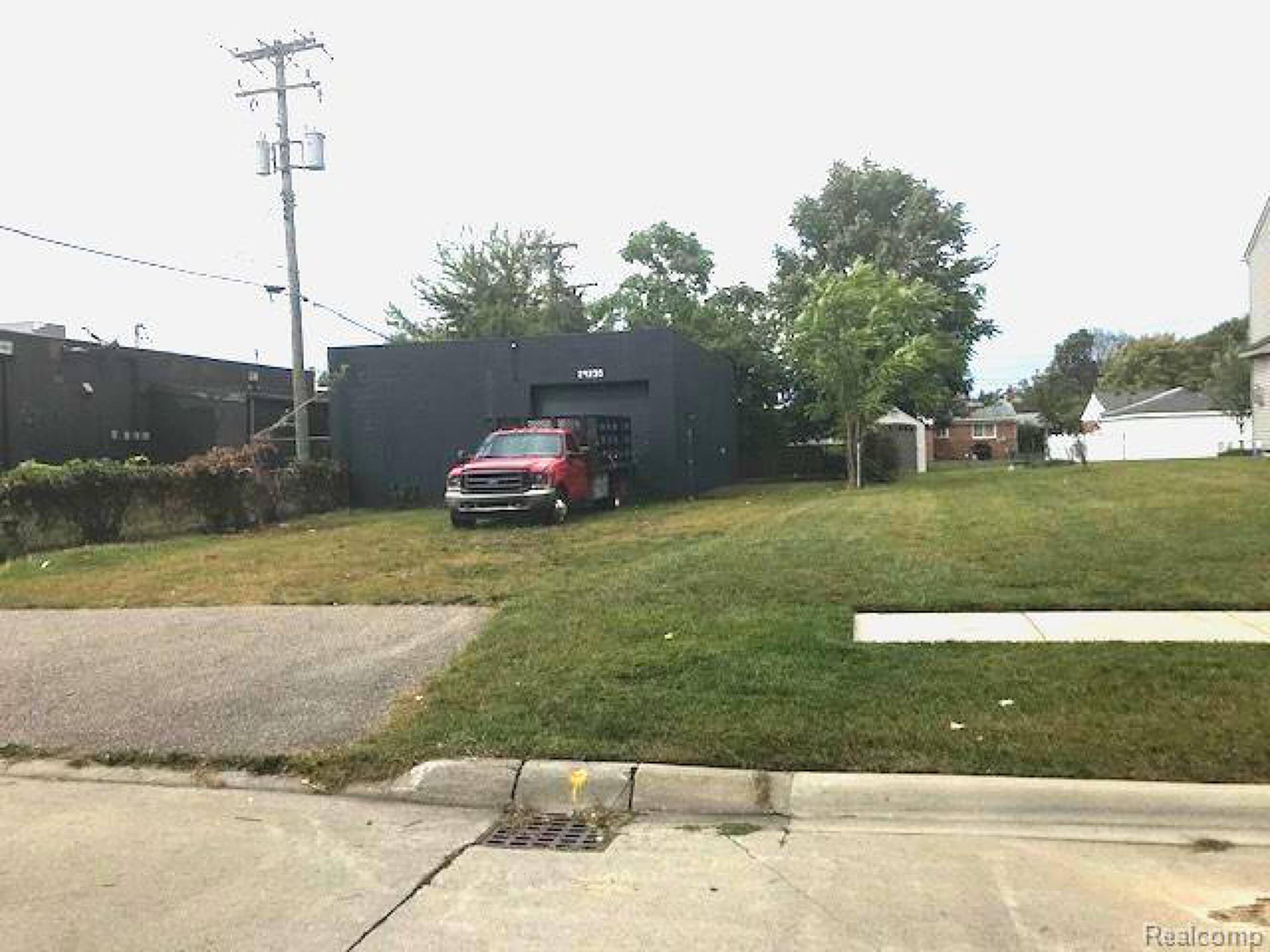 29230 Roycroft St, Livonia, MI 48154