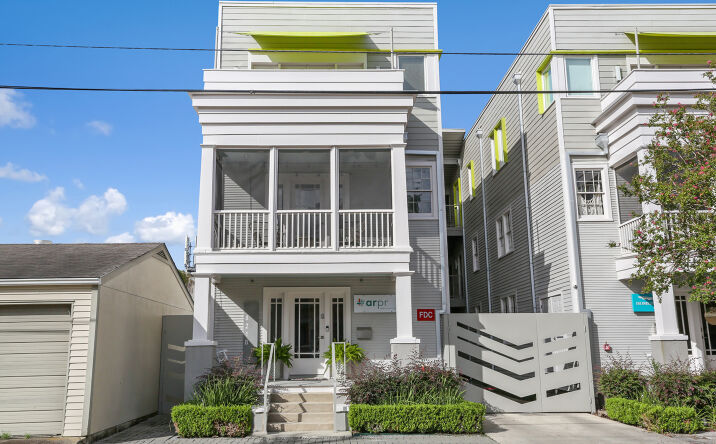 image of property at 8218 MAPLE ST New Orleans LA 70118-1040