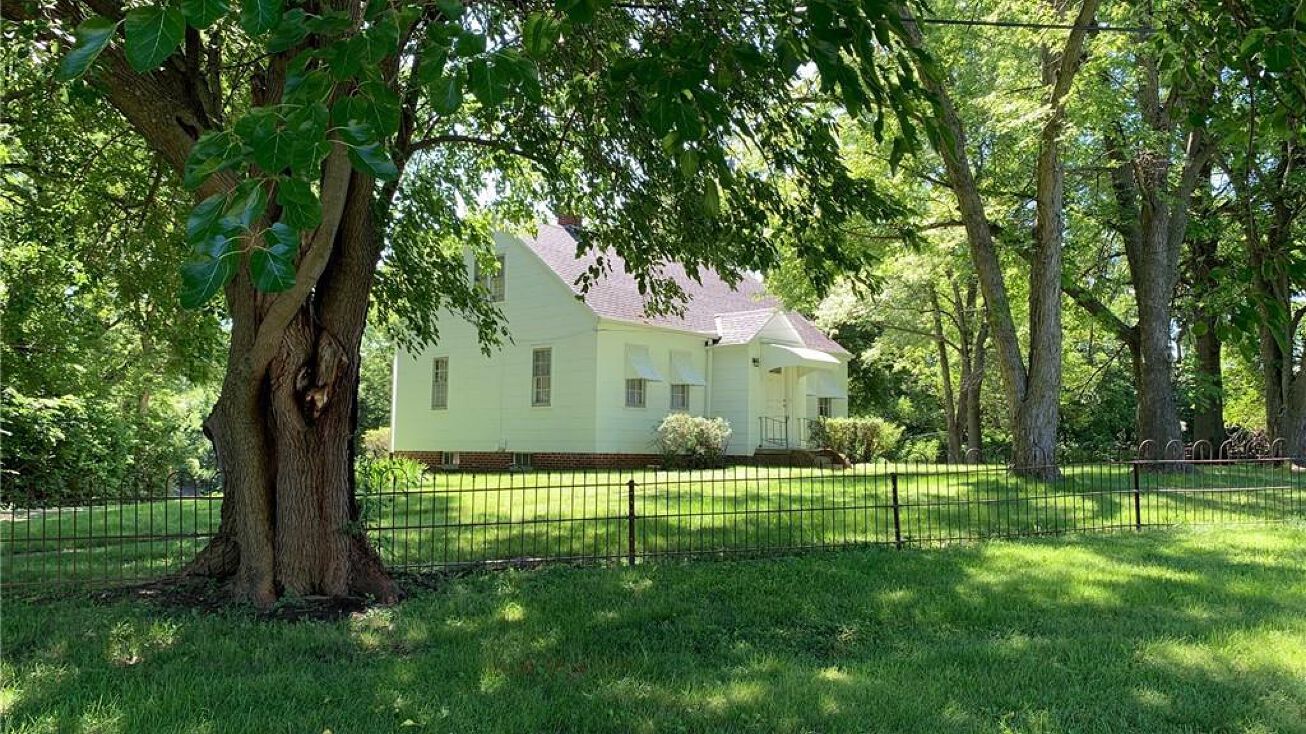 4409 Rochester Rd, Saint Joseph, MO 64506