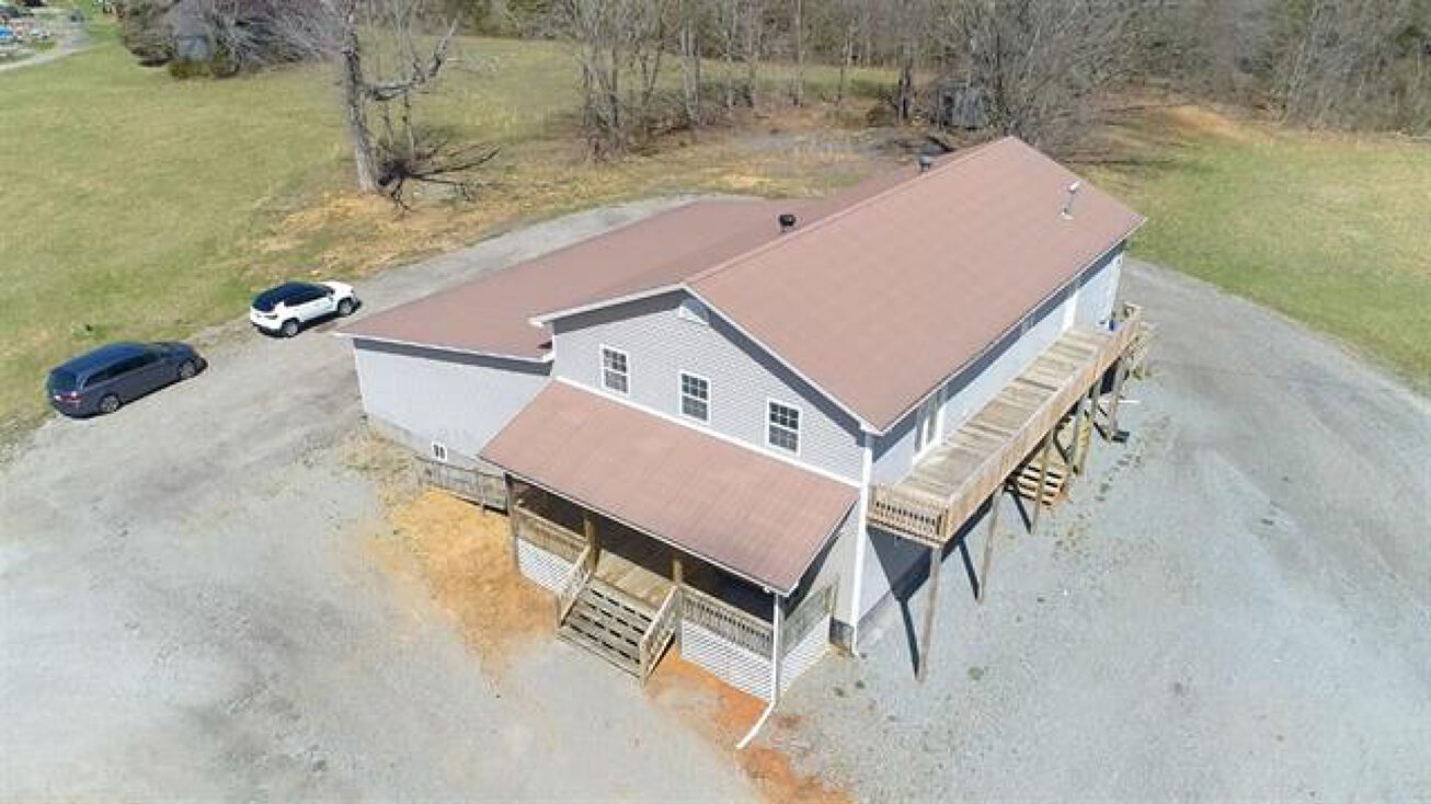 9888 Old Hodgenville Rd, Campbellsville, KY 42718