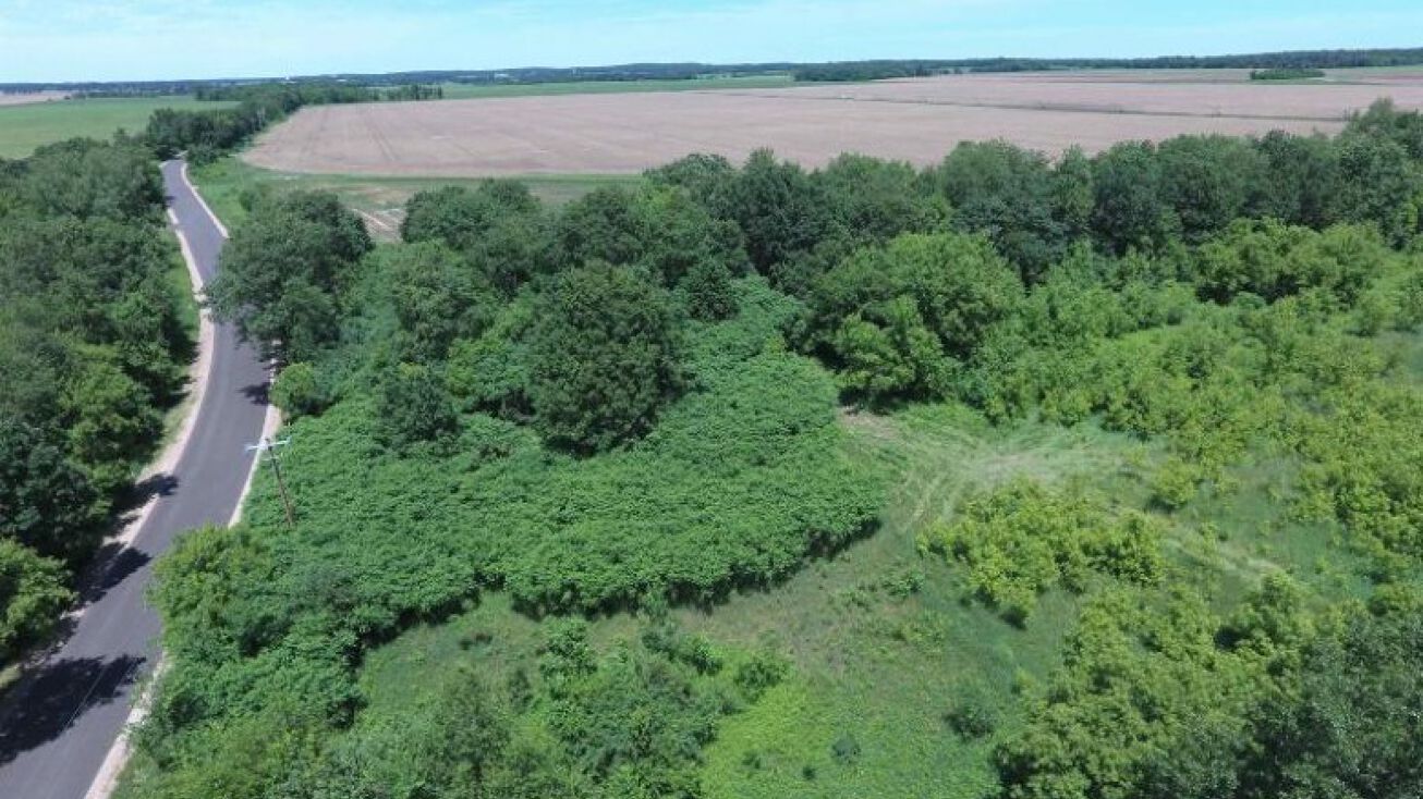 9335 5th St, Almond, WI 54909