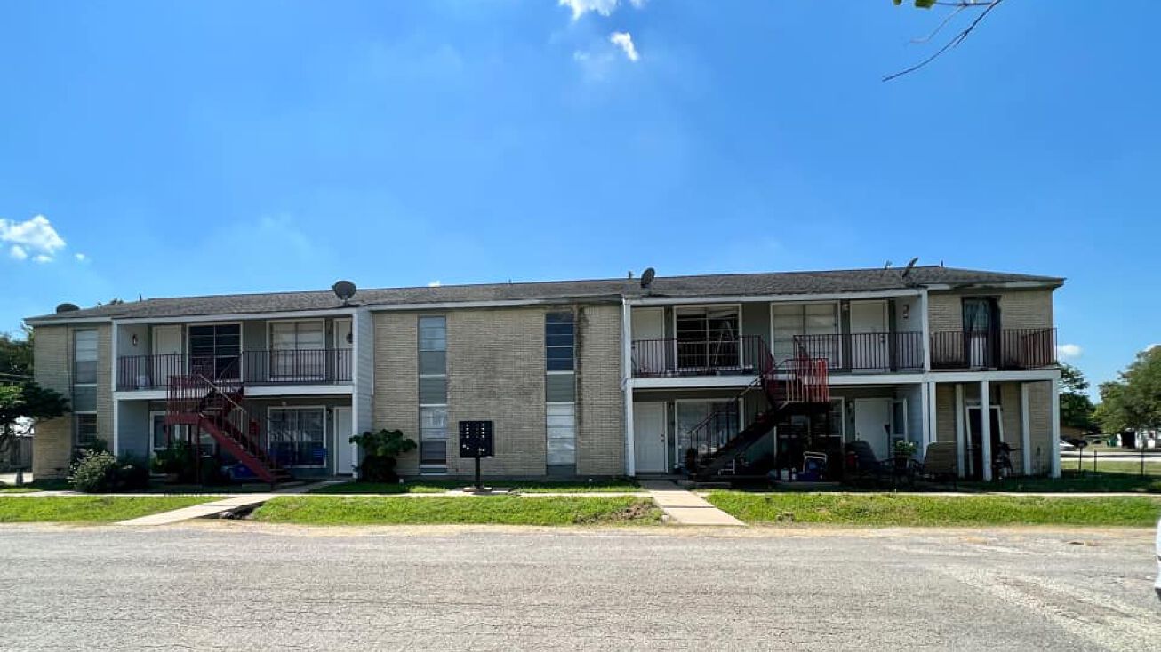 1809 Petersen St, Palacios, TX 77465