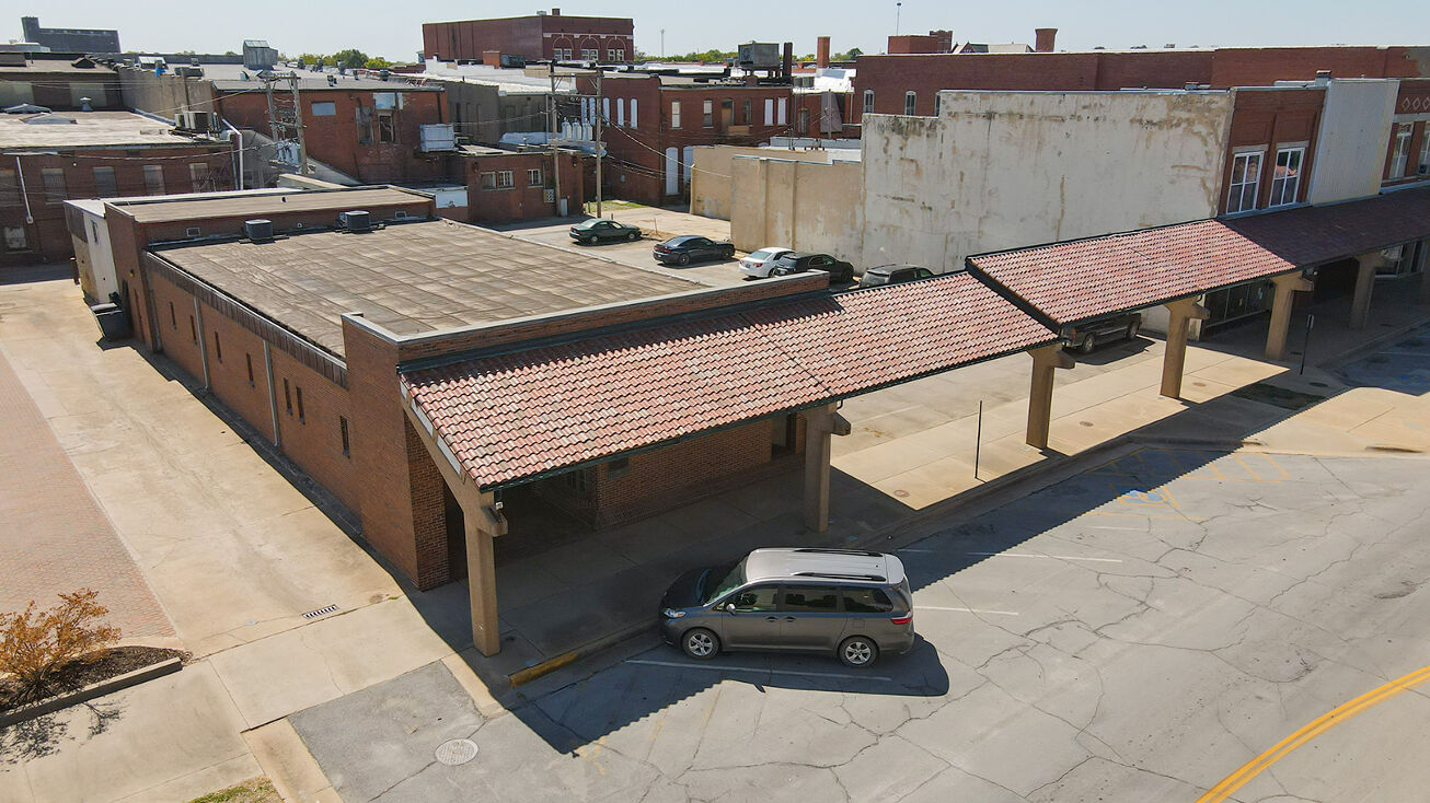 111 W 8th St, Coffeyville, KS 67337 Office Property for Sale (Coffeyville) ABSOLUTE 3,920