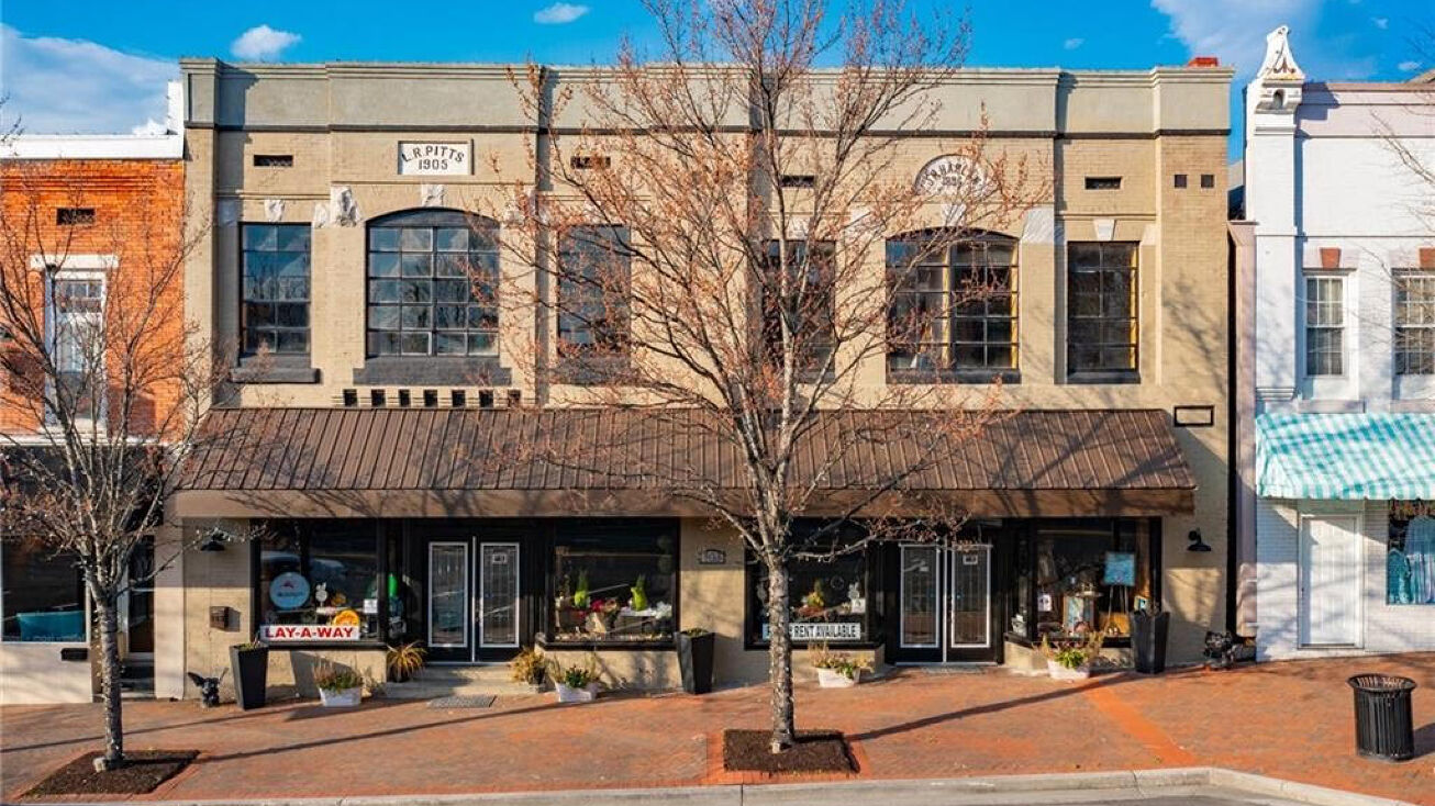 103 Court St, Calhoun, GA 30701