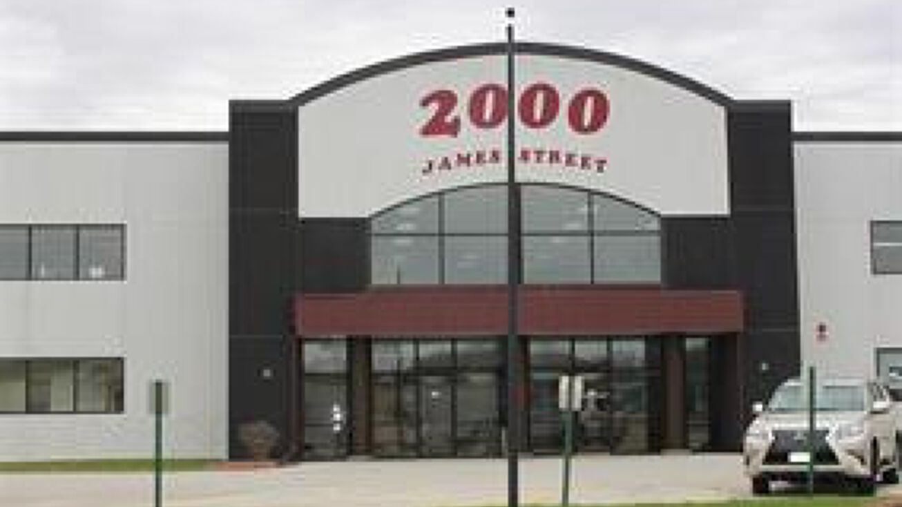 2000 James St, Coralville, IA 52241 Retail Property for Sale 2000
