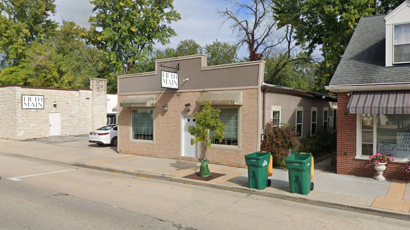 180 S Main St, Thiensville, WI 53092