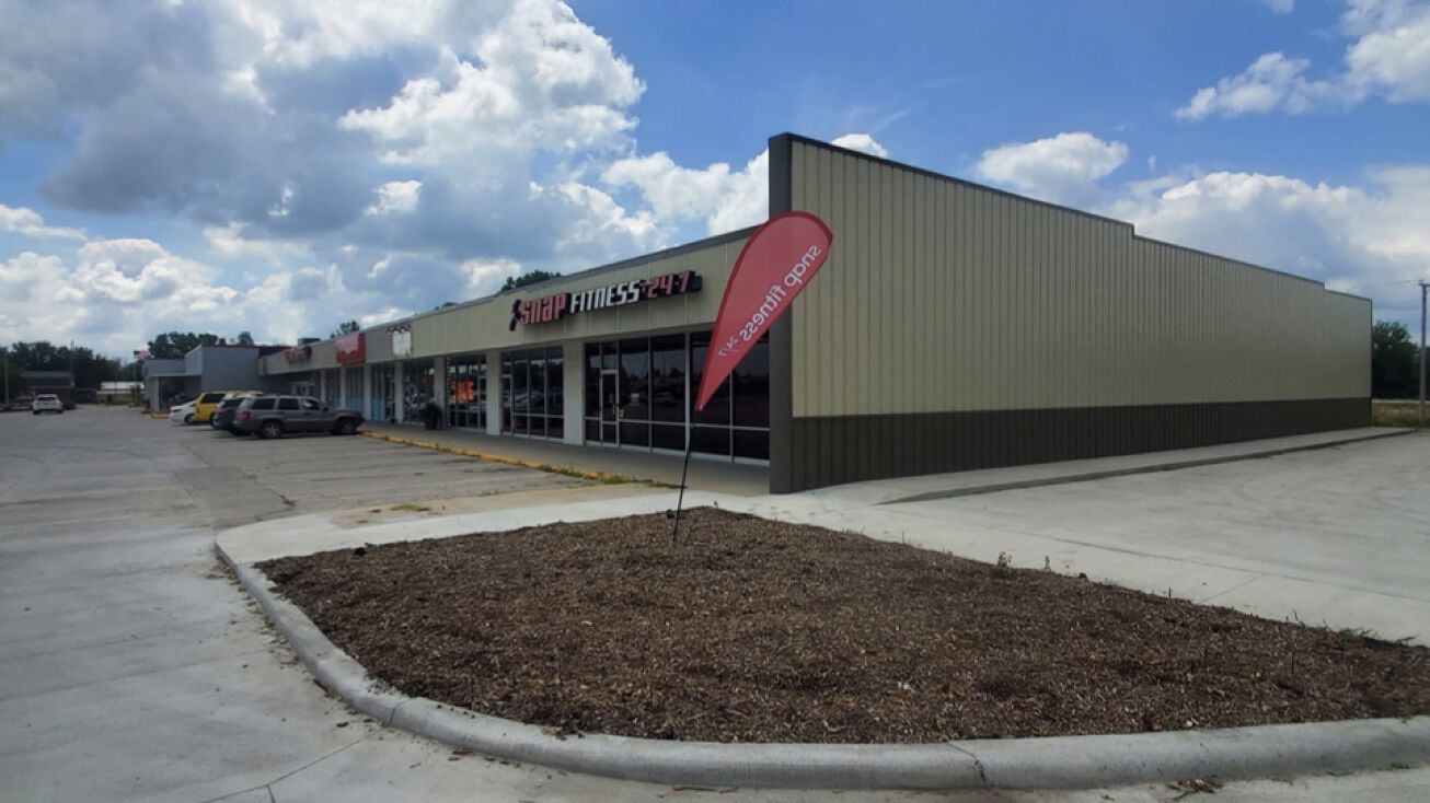 511 1st Ave, Perry, IA 50220 Retail Property for Sale Perry Plaza