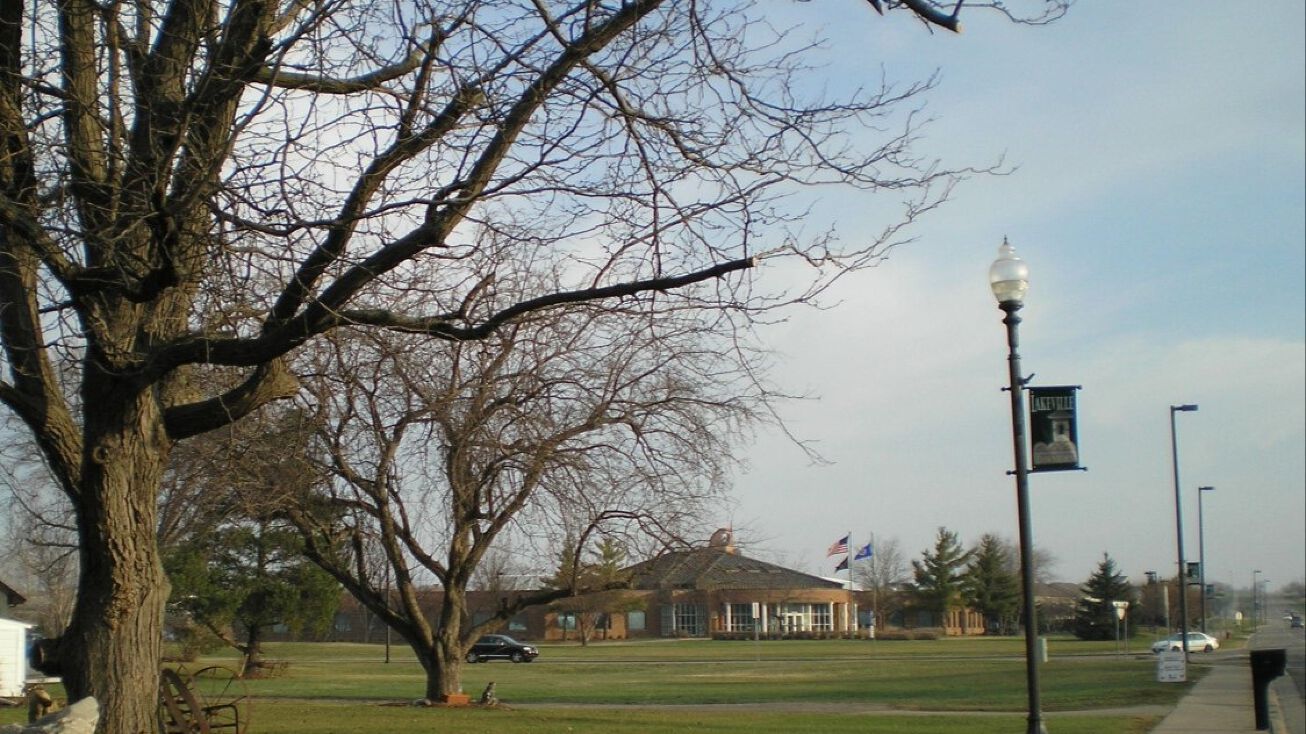 20275 Holyoke Ave, Lakeville, MN 55044