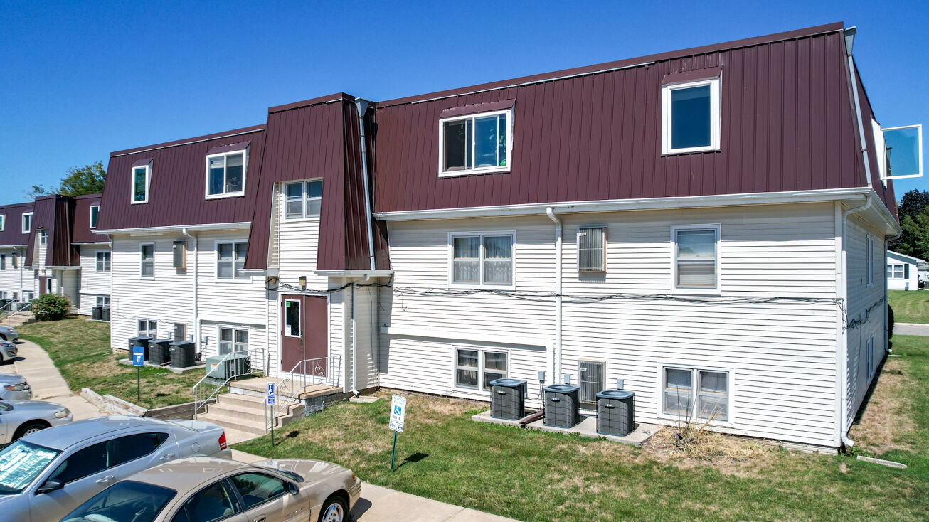 12 Santa Barbara Dr, Marshalltown, IA 50158 Multifamily Property for Sale