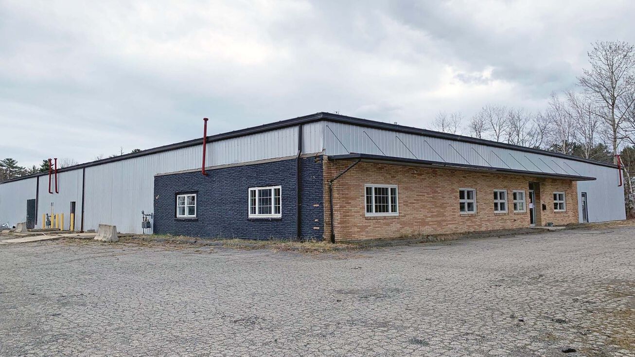 54 Perry Rd, Bangor, ME 04401