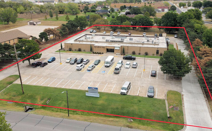 image of property at 420 COUNTRY CLUB RD Pratt KS 67124-3125