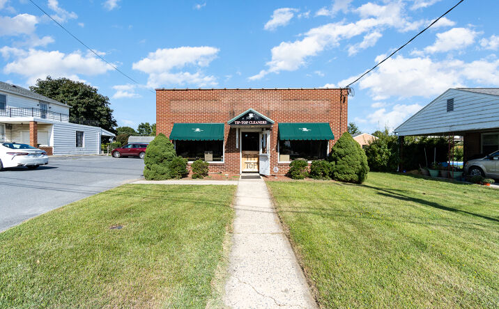 Pictures of Retail, Business for Sale property located at 337 Wayne Ave, Chambersburg, PA 17201 for sales - image #1