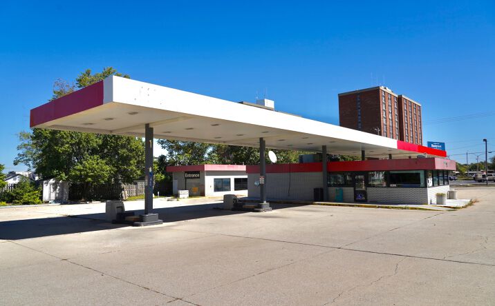 Pictures of Retail property located at 807 S Main St, Bloomington, IL 61701 for sales - image #1