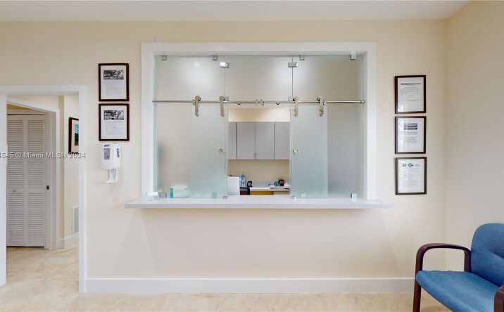 Pictures of Office property located at 235 W 49th St, Hialeah, FL 33012 for sales - image #1