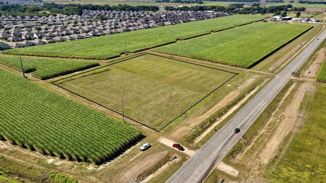 3038 Chemin Metairie Pkwy, Youngsville, LA 70592