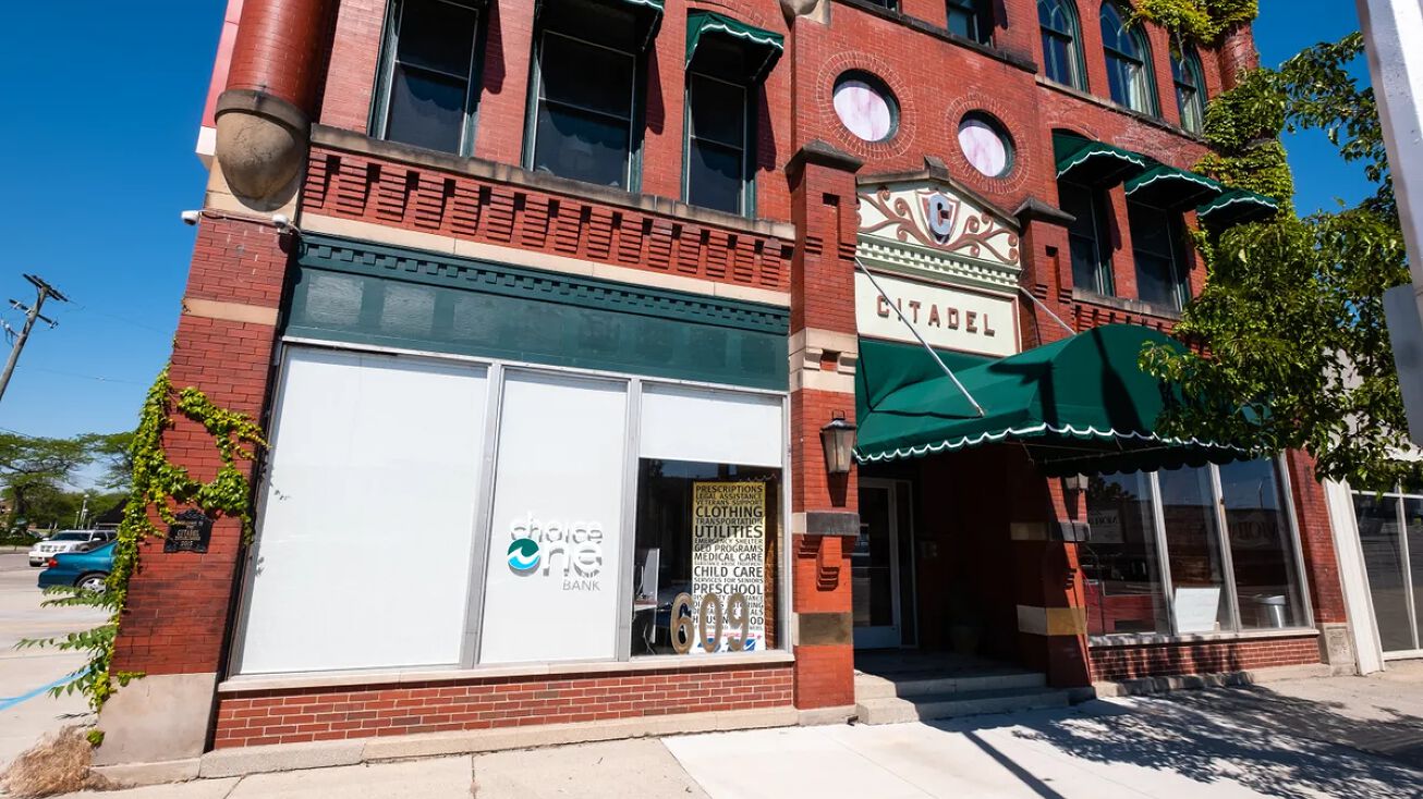 609 Huron Ave, Port Huron, MI 48060