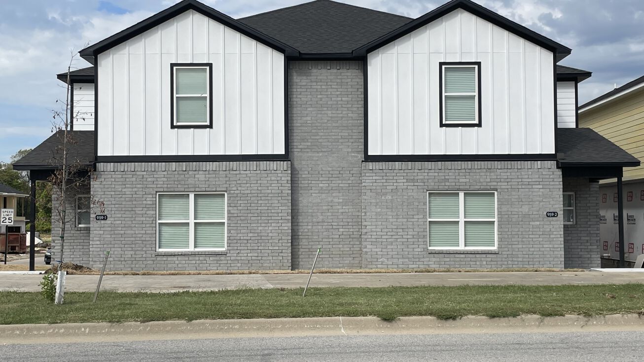 877 S Rupple Rd, Fayetteville, AR 72704